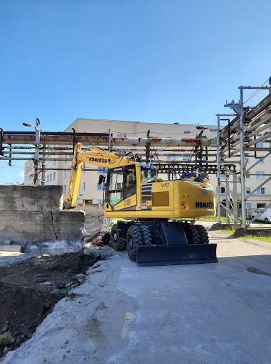 Via | Budownictwo drogowe Poznań | Asfalt | Remonty nawierzchni | Układanie kostki brukowej Poznań | Prace ziemne